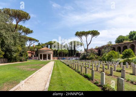 Cimitero di guerra di Roma delle tombe di guerra del commonwealth. Soldati caduti nel WW2 nel periodo 1939 - 1945 Foto Stock