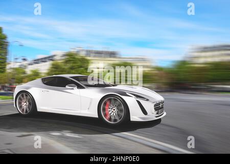 L'auto sportiva bianca corre veloce su strada Foto Stock