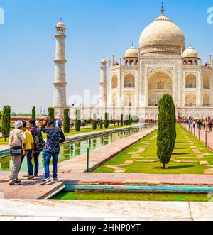 Taj Mahal panorama in Agra India con incredibili giardini simmetrici. Foto Stock