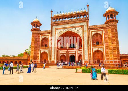 Taj Mahal panorama in Agra India con incredibili giardini simmetrici. Foto Stock