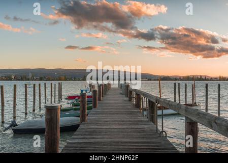 Molo ad Allensbach sul lago di Costanza alla luce della sera, Baden-Wuerttemberg, Germania Foto Stock