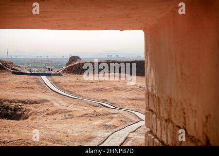 Rovine dell'antica capitale del Parthian (Iran) Nisa situato su una storica strada serena nel deserto del Karakum, vicino all'Ashgabat, Turkmenistan Foto Stock