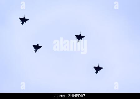 Quattro aerei da combattimento in formazione, forse quattro Eurofighter. Foto Stock