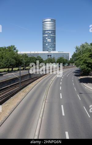 Triangolo Koeln, edificio famoso vicino a Köln Messe-Deutz (fiera di Colonia) Foto Stock