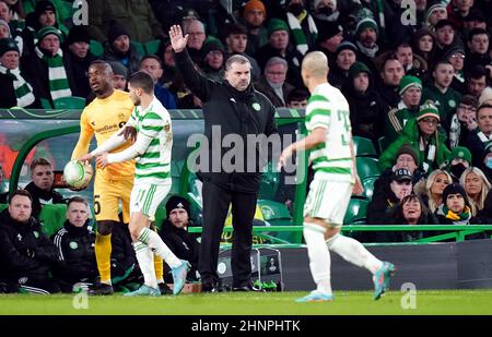 Il manager celtico Ange Postecoglou in linea di contatto durante la UEFA Europa Conference League ultimo 16 primo incontro al Celtic Park di Glasgow. Data immagine: Giovedì 17 febbraio 2022. Foto Stock