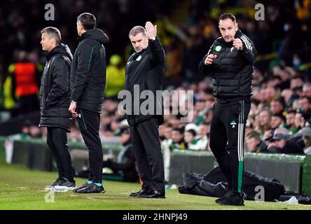 Il manager celtico Ange Postecoglou in linea di contatto durante la UEFA Europa Conference League ultimo 16 primo incontro al Celtic Park di Glasgow. Data immagine: Giovedì 17 febbraio 2022. Foto Stock