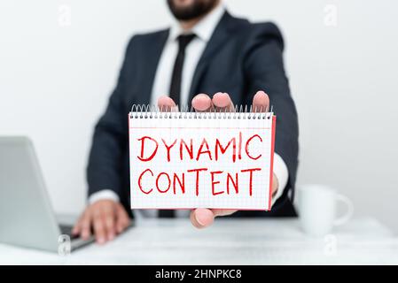 Firma di scrittura manuale Dynamic Content, Word per i contenuti Web che cambiano in base al comportamento dell'utente Remote Office Work Online Presenting Business P Foto Stock