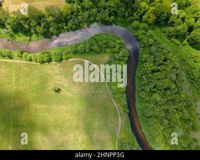 Fiume Dubysa nella Lituania rurale Foto Stock