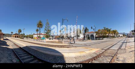 Stazione ferroviaria di Santa Barbara costruita in stile Missione Foto Stock