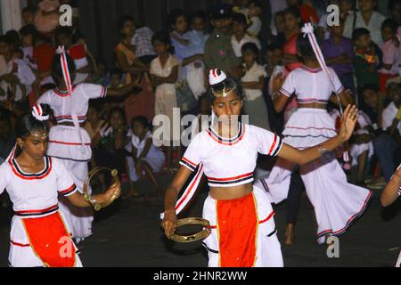 I ballerini partecipano al festival Pera Hera in Candy Foto Stock