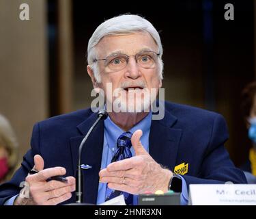 Washington, Stati Uniti. 17th Feb 2022. Il Presidente Internazionale dei lavoratori Mine Uniti d'America, Cecil Rerobts, ha visto parlare all'udienza della Commissione del bilancio del Senato. Credit: SOPA Images Limited/Alamy Live News Foto Stock