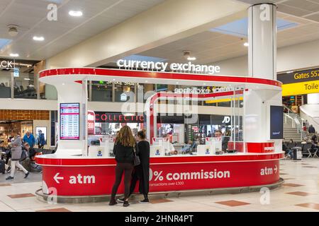 Chiosco di cambio valuta Moneycorp in partenza, Terminal Nord, Aeroporto Gatwick di Londra, Crawley, West Sussex, Inghilterra, Regno Unito Foto Stock