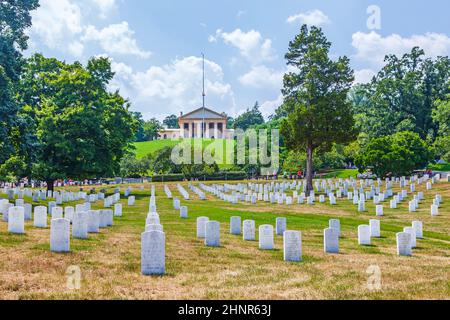 Headstone presso il cimitero nazionale di Arlington Foto Stock