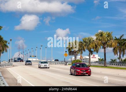 A bilico ponte sul fiume Stranahan in Fort Lauderdale Foto Stock