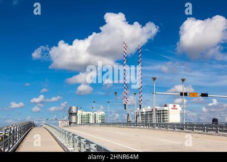 A bilico ponte sul fiume Stranahan in Fort Lauderdale Foto Stock