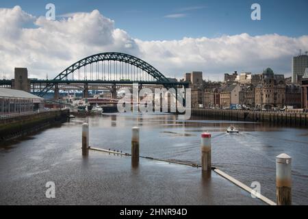 Fiume Tyne a Newcastle e tre ponti Foto Stock