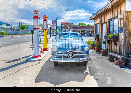 Vecchia stazione di rifornimento retrò a Williams Foto Stock