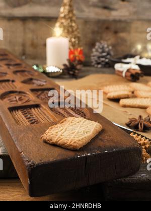 Tempo di Natale, biscotti Spekulatius cottura, tempo di Avvento, cottura di Natale, cibo di stagione Foto Stock