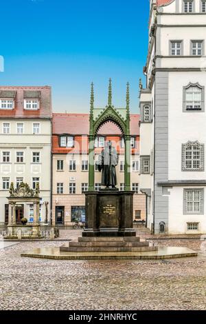 Piazza principale di Luther City Wittenberg con la sua statua Foto Stock