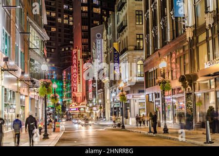 Vista sul famoso quartiere storico dei teatri di Boston di notte Foto Stock