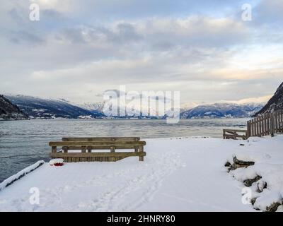 Vik Skisenter a Røysane, Norvegia. Splendida vista sul Sognefjord in inverno. Foto Stock