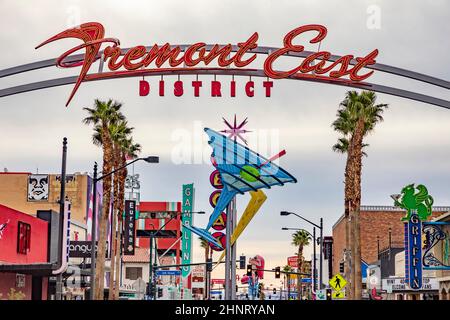 Ingresso di fremont est con un sacco di vecchi segni al neon storico nella parte vecchia originale a Las Vegas Foto Stock