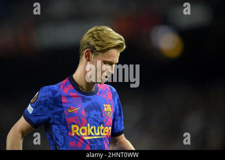 Barcelona,Spain.17 February,2022. Frenkie de Jong (21) del FC Barcelona durante la partita dell'Europa League tra il FC Barcelona e la SSC Napoli allo stadio Camp Nou. Credit: Rosdemora/Alamy Live News Foto Stock