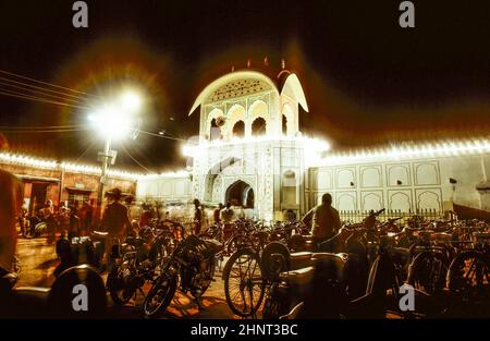 jaipur decorato con luci per il festival diwali di notte Foto Stock