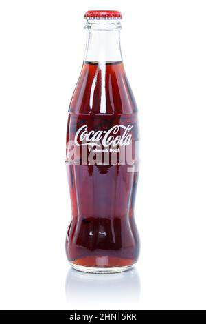 Bottiglia di bevanda analcolica Coca Cola-Cola limonata isolata su sfondo bianco Foto Stock