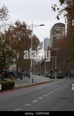 Facciate di case, skyline, grattacieli, paesaggi urbani a Benidorm, provincia di Alicante, Costa Blanca, Spagna, dicembre 2021 Foto Stock