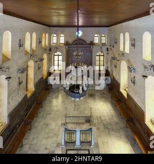 Vista interna della vecchia sinagoga ebraica Maimonides, il Cairo, Egitto Foto Stock