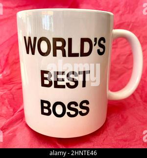 "World's Best Boss" su una tazza bianca con sfondo rosa Foto Stock