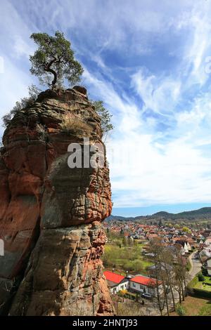 Lo Schillerfelsen è una vista straordinaria nel Dahner Felsenland Foto Stock