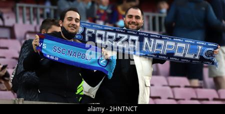 Sabadell, Barcellona, Spagna. 17th Feb 2022. Barcellona Spagna 17.02.2022 sostenitori SSC Napoli durante la UEFA Europa League tra FC Barcellona e SSC Napoli al Camp Nou il 17 febbraio 2021 a Barcellona. (Credit Image: © Xavi Urgeles/ZUMA Press Wire) Credit: ZUMA Press, Inc./Alamy Live News Foto Stock