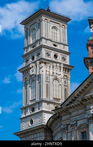 Il Santuario Regina Montis Regalis è una chiesa monumentale situata a Vicoforte, in Piemonte. È noto per avere la cupola ellittica più grande Foto Stock