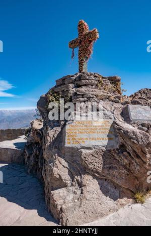 cruz del condor in cima al Canyon del Colca in Perù Foto Stock