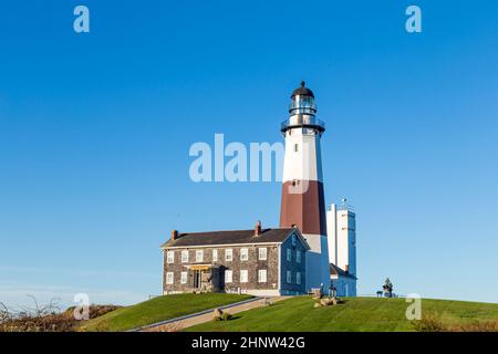 Oceano atlantico onde sulla spiaggia a Montauk Point Luce, Faro, Long Island, New York, la contea di Suffolk Foto Stock