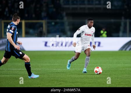Bergamo, 17 febbraio 2022. Aguibou Camara centrocampista per Olympiacos Pireo F.C. durante la partita di calcio della Europa League tra Atalanta e Olympiacos allo stadio Gewiss il 17 febbraio 2022 a Bergamo, Italia. Credit: Stefano Nicoli/Speed Media/Alamy Live News Foto Stock