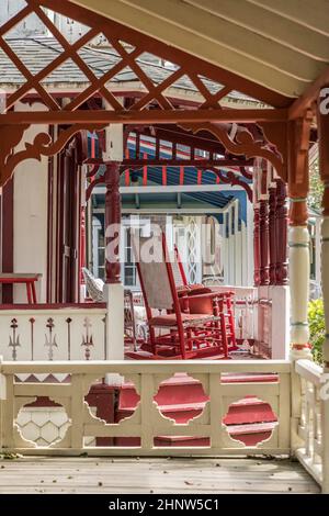 Carpenter cottage in stile gotico con lo stile vittoriano, panpepato rivestimento sul lago Avenue, Oak Bluffs in Martha's Vineyard, Massachusetts, STATI UNITI D'AMERICA. Foto Stock