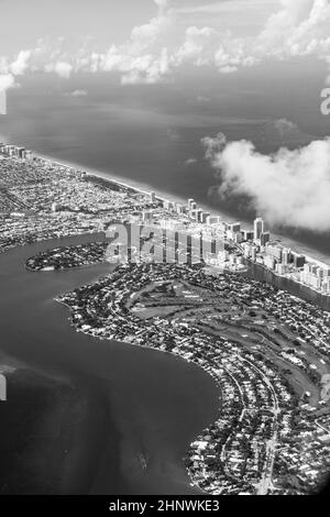 Antenna oftown e spiaggia di Miami Foto Stock