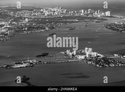 Antenna oftown e spiaggia di Miami Foto Stock