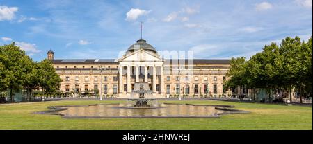 Famosa facciata del casinò a Wiesbaden, Germania Foto Stock