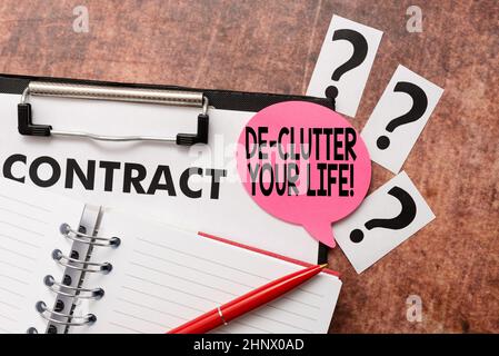 Segno di testo che mostra De Clutter Your Life, Conceptual foto rimuovere gli elementi non necessari da luoghi disordinati o sovraffollati redazione nuovo contratto, creazione AG Foto Stock