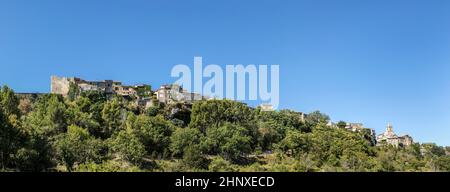 Vista al vecchio villaggio storico di Venasque in Provenza, Francia Foto Stock