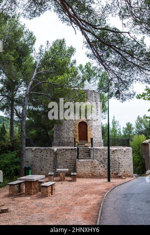 Famoso mulino a vento dipinto da Paul Cezanne a le Tholonet, Provenza, Francia Foto Stock