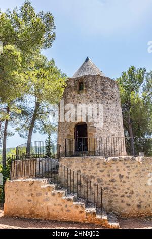 Famoso mulino a vento dipinto da Paul Cezanne a le Tholonet, Provenza, Francia Foto Stock