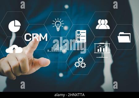 CRM Customer Relationship Management sistema di automazione software.tecnologia aziendale su schermo virtuale. Foto Stock