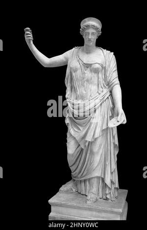 Statua della dea greca Hera o della dea romana Juno isolato su nero con sentiero di taglio. Dea delle donne, matrimonio, famiglia e parto Foto Stock