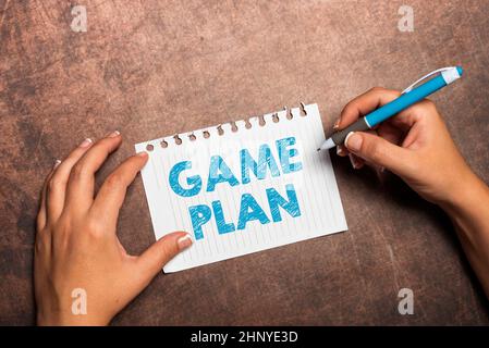 Visualizzazione concettuale Game Plan, parola scritta sulla strategia elaborata in anticipo in politica sportiva o business scrittura Note e idee importanti Brainstor Foto Stock