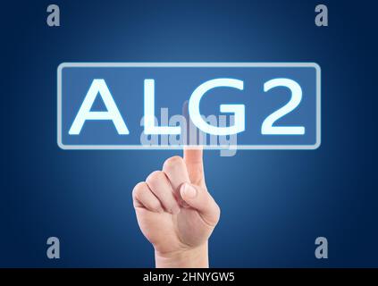 alg2 - Arbeitslosengeld 2 - parola tedesca per indennità di disoccupazione o dole money - pulsante mano su interfaccia con sfondo blu. Foto Stock